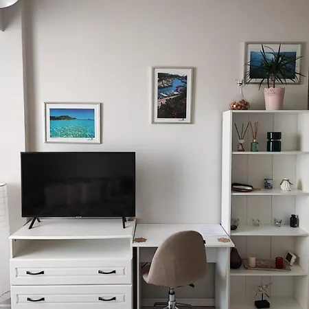 Apartment Cozy Apartament With Balcony Constanta